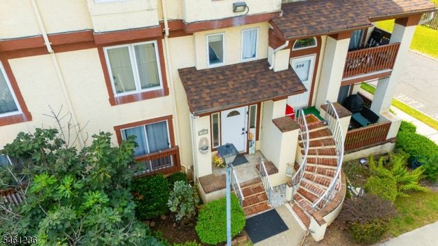 305 Michaels Ct, Woodbridge Twp., NJ 07095