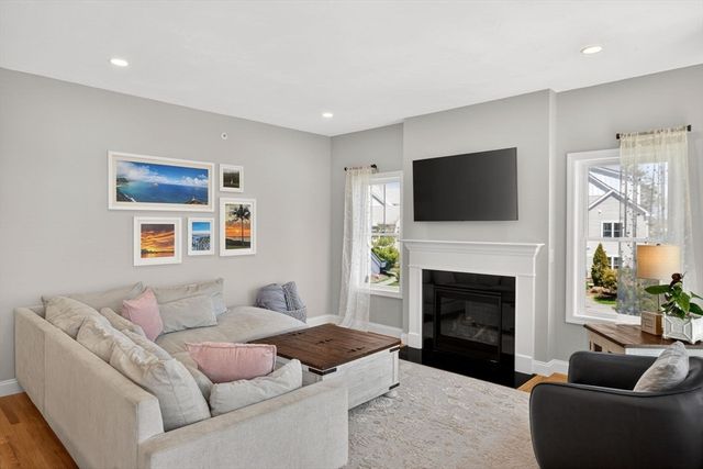 2 Hawthorne, Plymouth, MA 02360