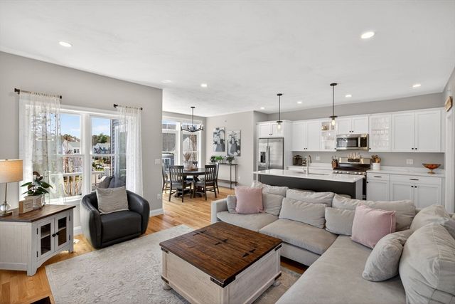 2 Hawthorne, Plymouth, MA 02360