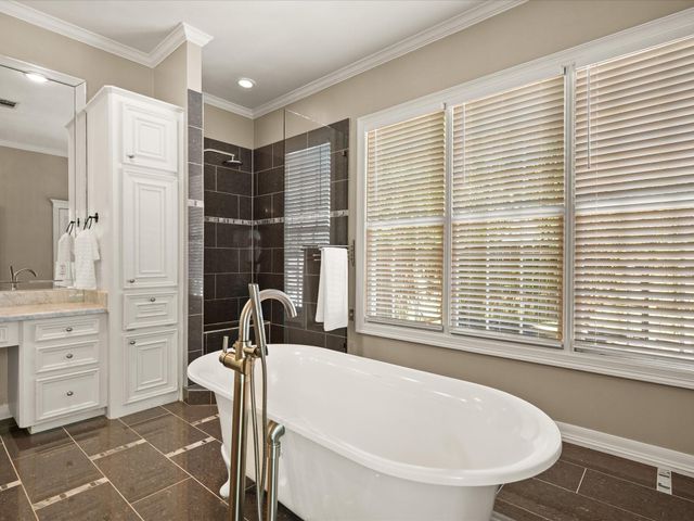 83 S Longspur Drive, The Woodlands, TX 77380