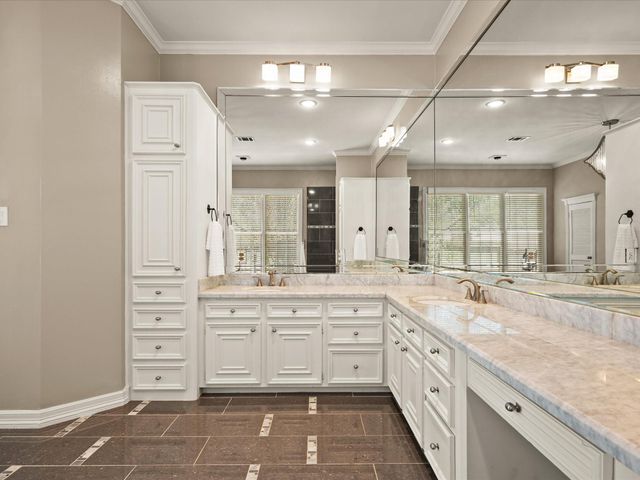 83 S Longspur Drive, The Woodlands, TX 77380