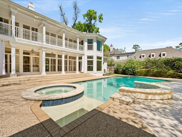 83 S Longspur Drive, The Woodlands, TX 77380