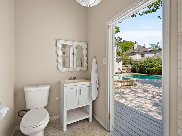 83 S Longspur Drive, The Woodlands, TX 77380