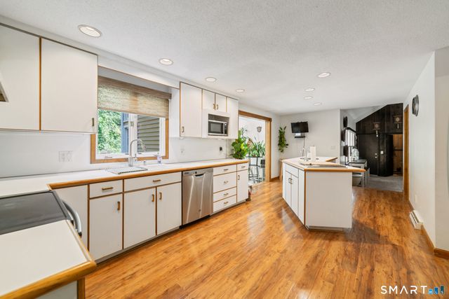 100 Blue Trail, Hamden, CT 06518