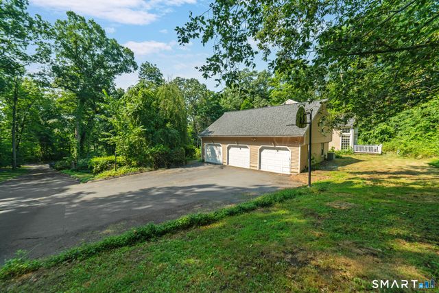 100 Blue Trail, Hamden, CT 06518