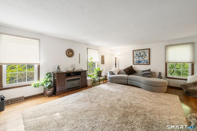 100 Blue Trail, Hamden, CT 06518