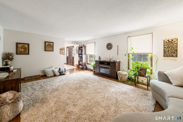 100 Blue Trail, Hamden, CT 06518