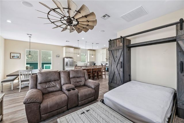 125 Lakeview, Rockport, TX 78382