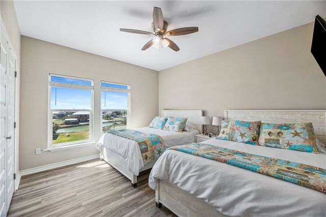 125 Lakeview, Rockport, TX 78382