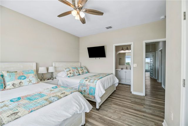 125 Lakeview, Rockport, TX 78382