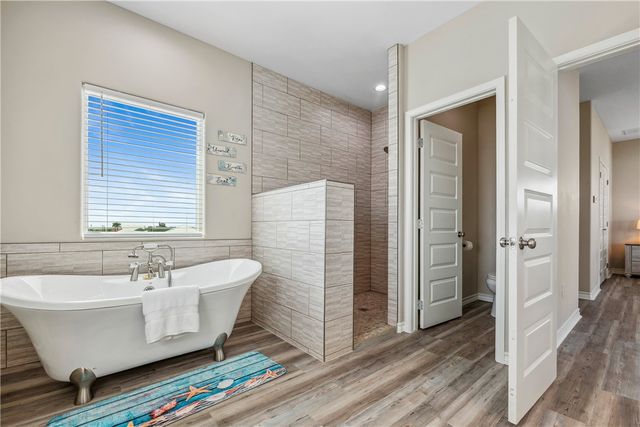 125 Lakeview, Rockport, TX 78382