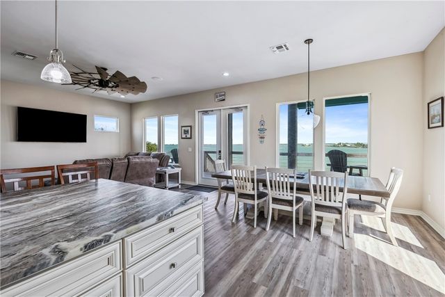 125 Lakeview, Rockport, TX 78382