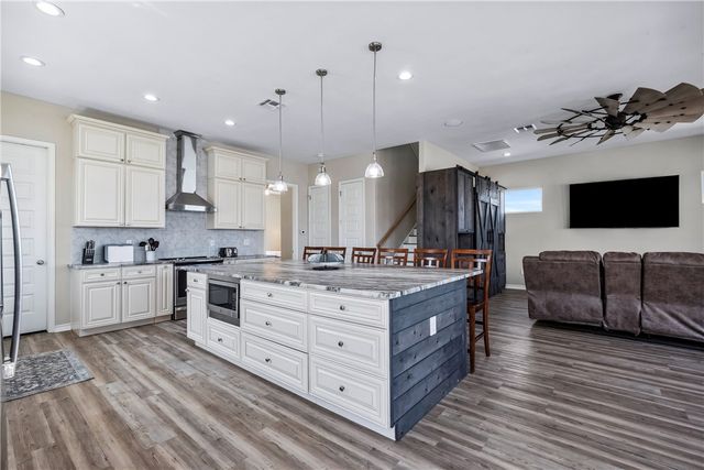 125 Lakeview, Rockport, TX 78382