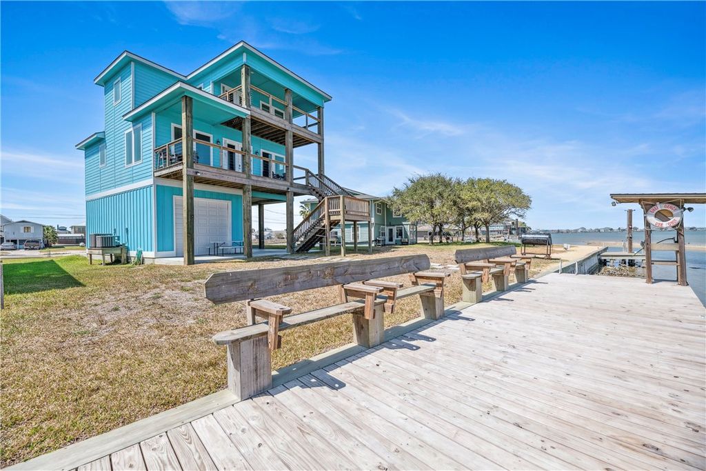 125 Lakeview, Rockport, TX 78382