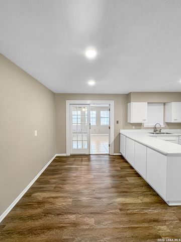 310 Mahota Dr, San Antonio, TX 78227