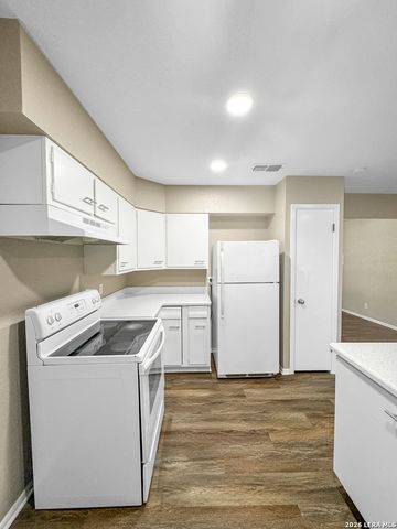 310 Mahota Dr, San Antonio, TX 78227