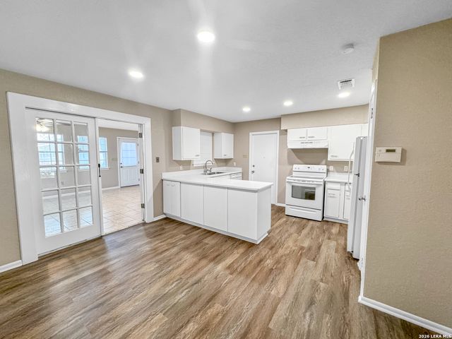 310 Mahota Dr, San Antonio, TX 78227