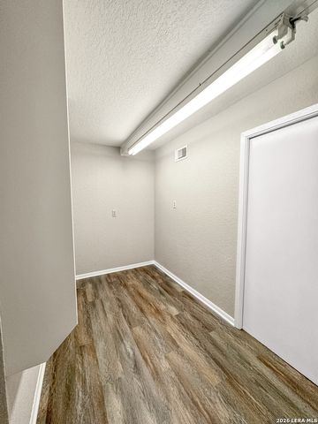 310 Mahota Dr, San Antonio, TX 78227