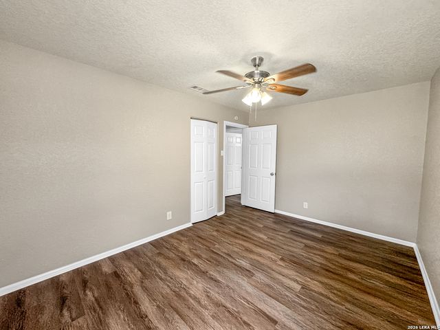 310 Mahota Dr, San Antonio, TX 78227