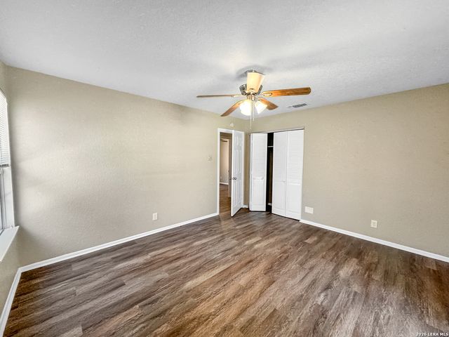 310 Mahota Dr, San Antonio, TX 78227