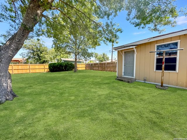 310 Mahota Dr, San Antonio, TX 78227