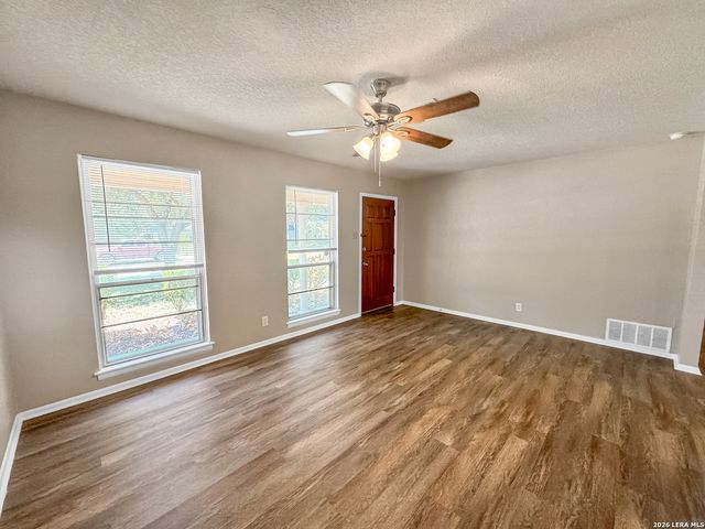 310 Mahota Dr, San Antonio, TX 78227