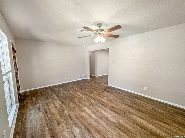 310 Mahota Dr, San Antonio, TX 78227