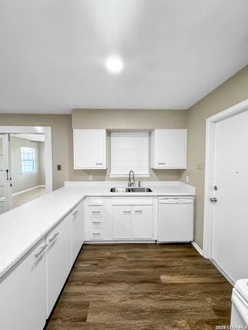 310 Mahota Dr, San Antonio, TX 78227