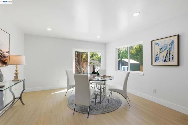 1913 W Middlefield Rd, Mountain View, CA 94043
