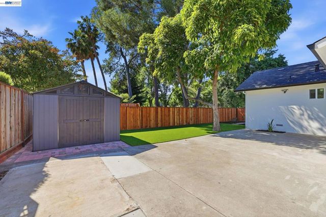 1913 W Middlefield Rd, Mountain View, CA 94043