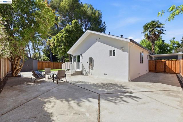 1913 W Middlefield Rd, Mountain View, CA 94043