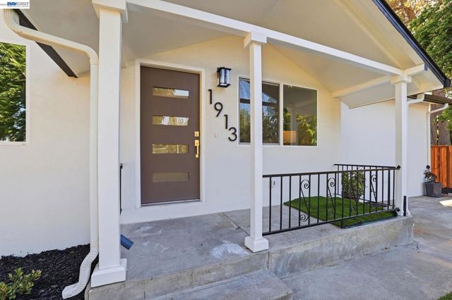 1913 W Middlefield Rd, Mountain View, CA 94043