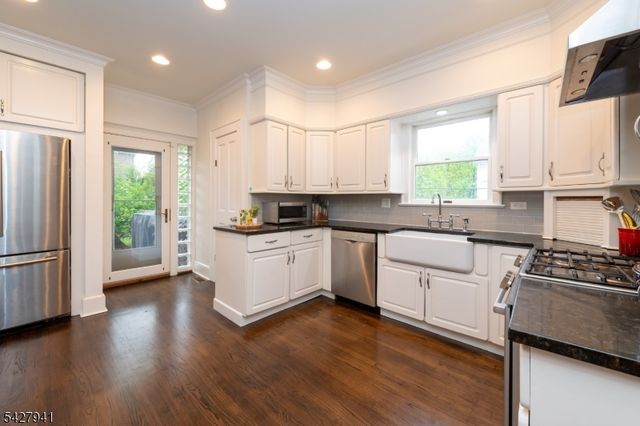 82 Oakland Rd, Maplewood Twp., NJ 07040