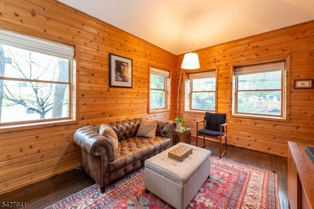 82 Oakland Rd, Maplewood Twp., NJ 07040