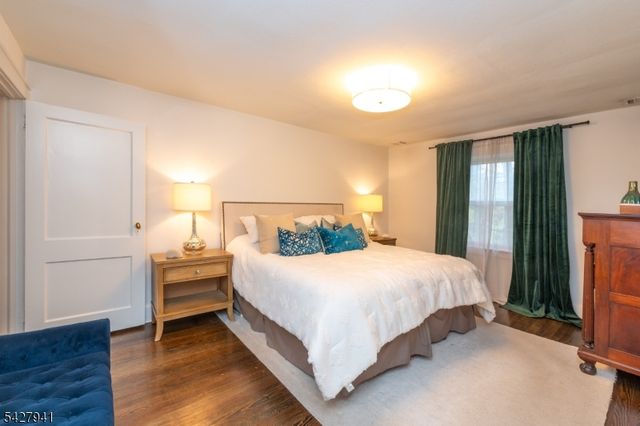 82 Oakland Rd, Maplewood Twp., NJ 07040