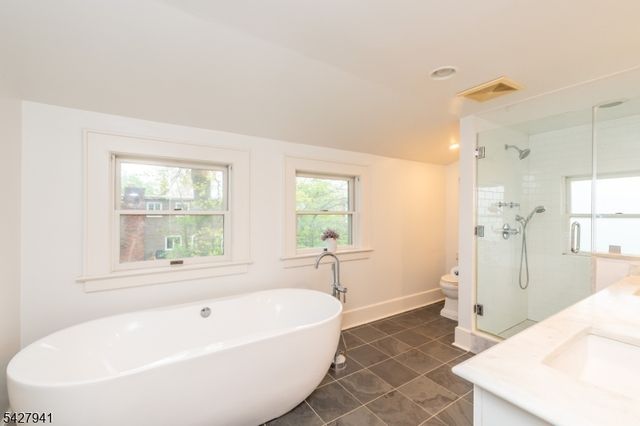 82 Oakland Rd, Maplewood Twp., NJ 07040