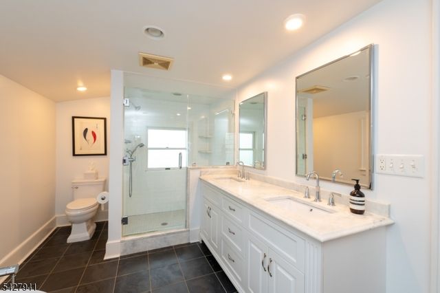 82 Oakland Rd, Maplewood Twp., NJ 07040