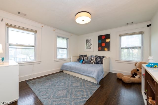 82 Oakland Rd, Maplewood Twp., NJ 07040