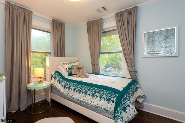 82 Oakland Rd, Maplewood Twp., NJ 07040