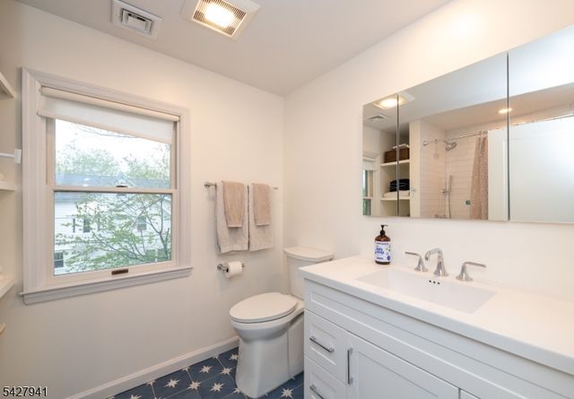 82 Oakland Rd, Maplewood Twp., NJ 07040