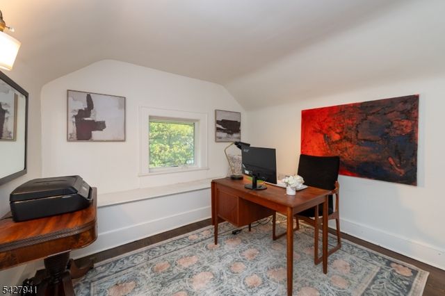 82 Oakland Rd, Maplewood Twp., NJ 07040