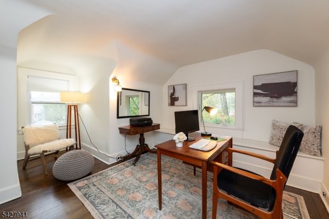 82 Oakland Rd, Maplewood Twp., NJ 07040