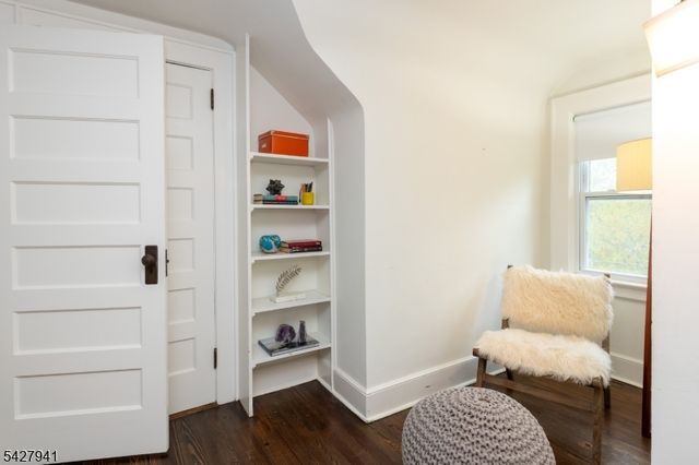 82 Oakland Rd, Maplewood Twp., NJ 07040