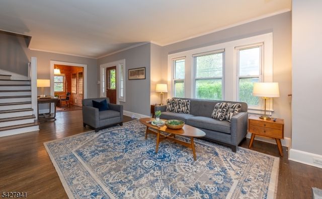 82 Oakland Rd, Maplewood Twp., NJ 07040