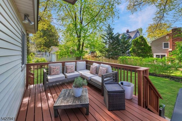 82 Oakland Rd, Maplewood Twp., NJ 07040