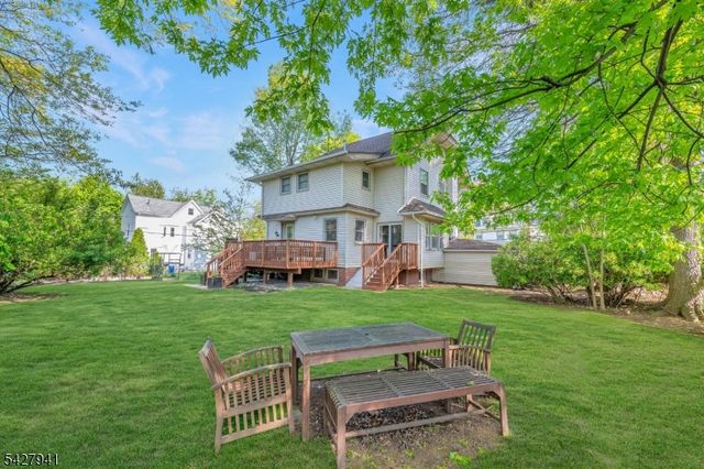 82 Oakland Rd, Maplewood Twp., NJ 07040