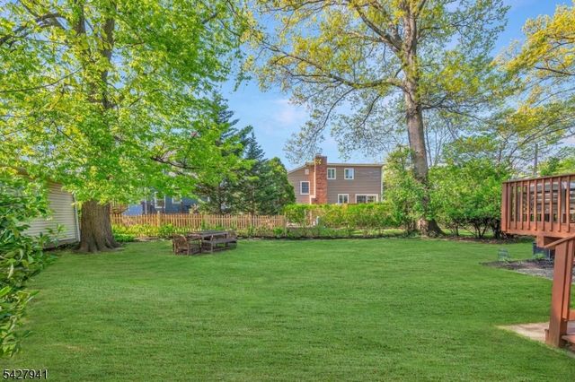 82 Oakland Rd, Maplewood Twp., NJ 07040