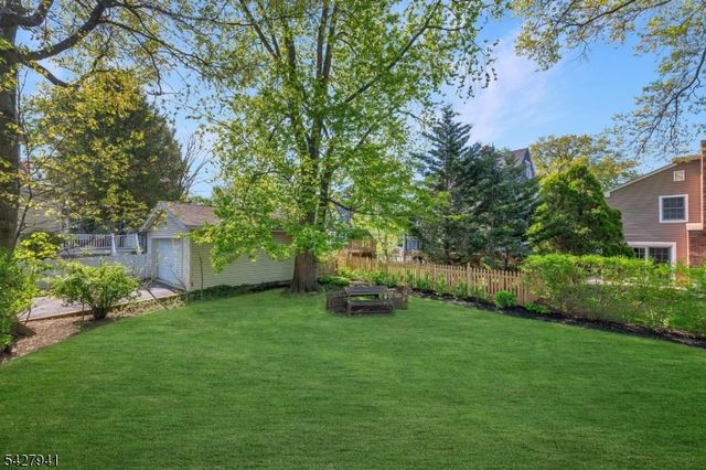 82 Oakland Rd, Maplewood Twp., NJ 07040