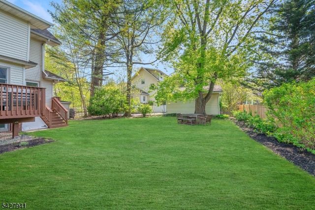 82 Oakland Rd, Maplewood Twp., NJ 07040