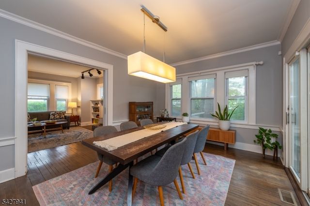 82 Oakland Rd, Maplewood Twp., NJ 07040